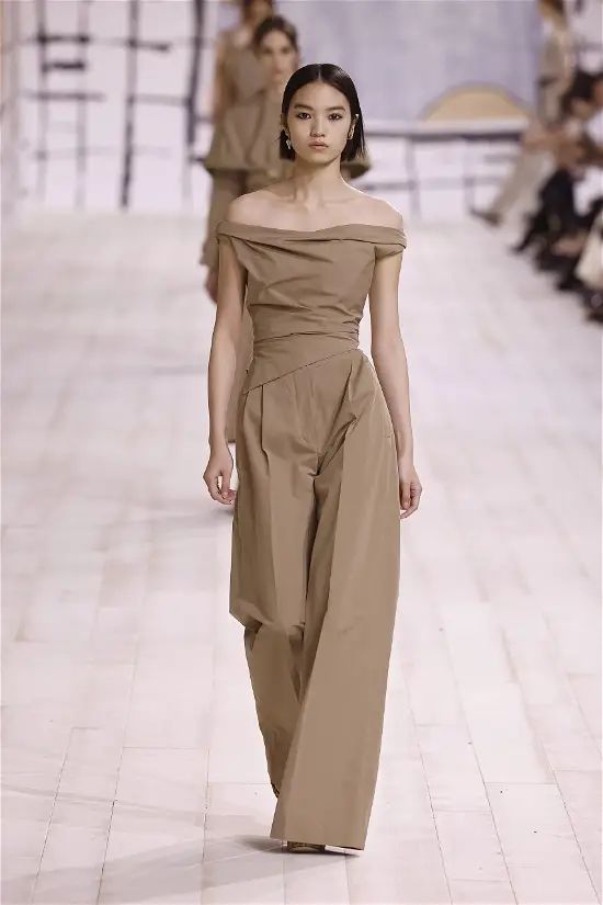 Curbside fashion Trends: How to Win the Pickup Battle.